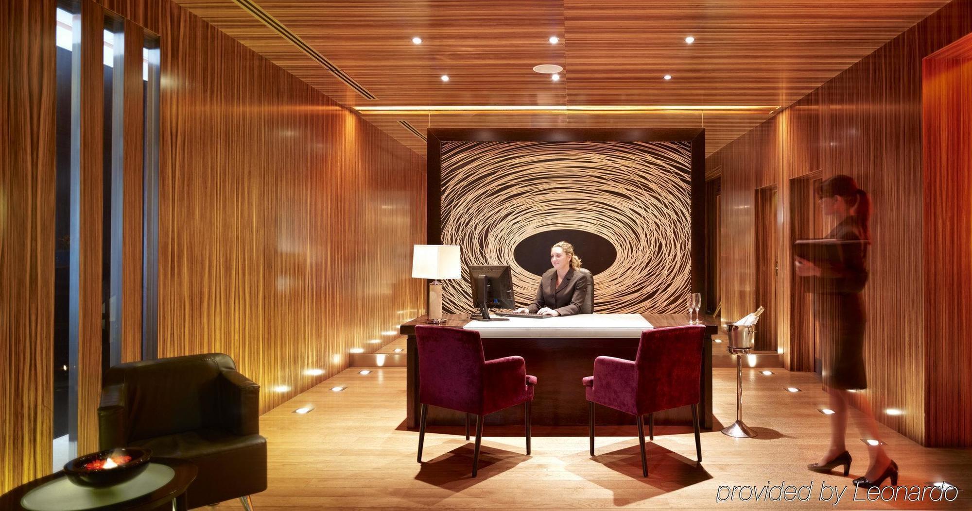 Plaza On The River 런던 내부 사진 The Concierge at The Landmark, Hong Kong