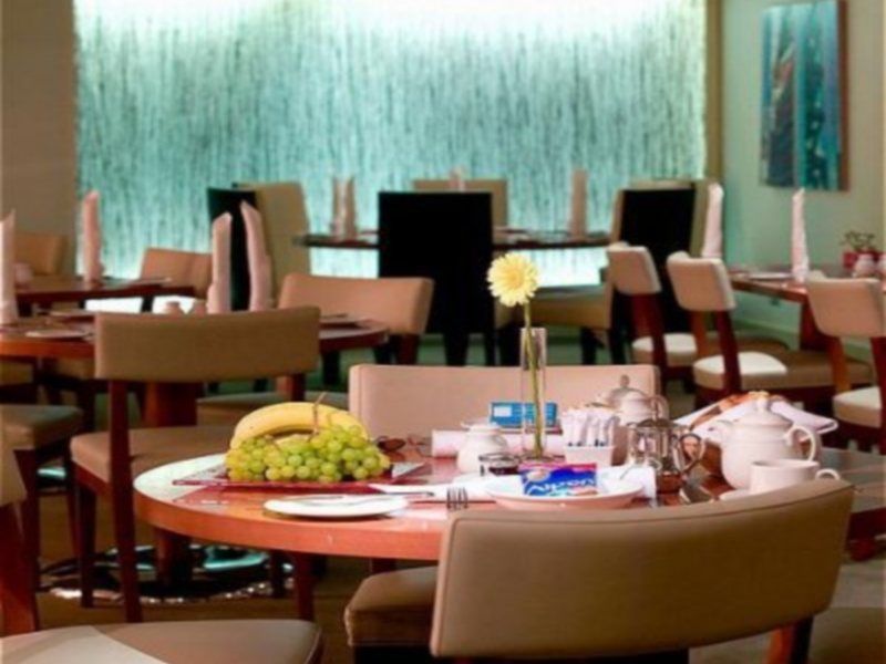 Plaza On The River 런던 외부 사진 The dining room at the hotel