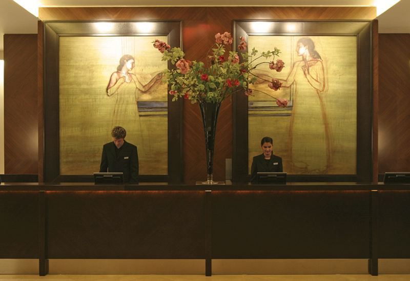 Plaza On The River 런던 외부 사진 The reception desk at the Mandarin Oriental, Munich