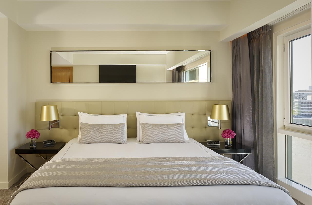 Plaza On The River 런던 외부 사진 A bedroom at the hotel