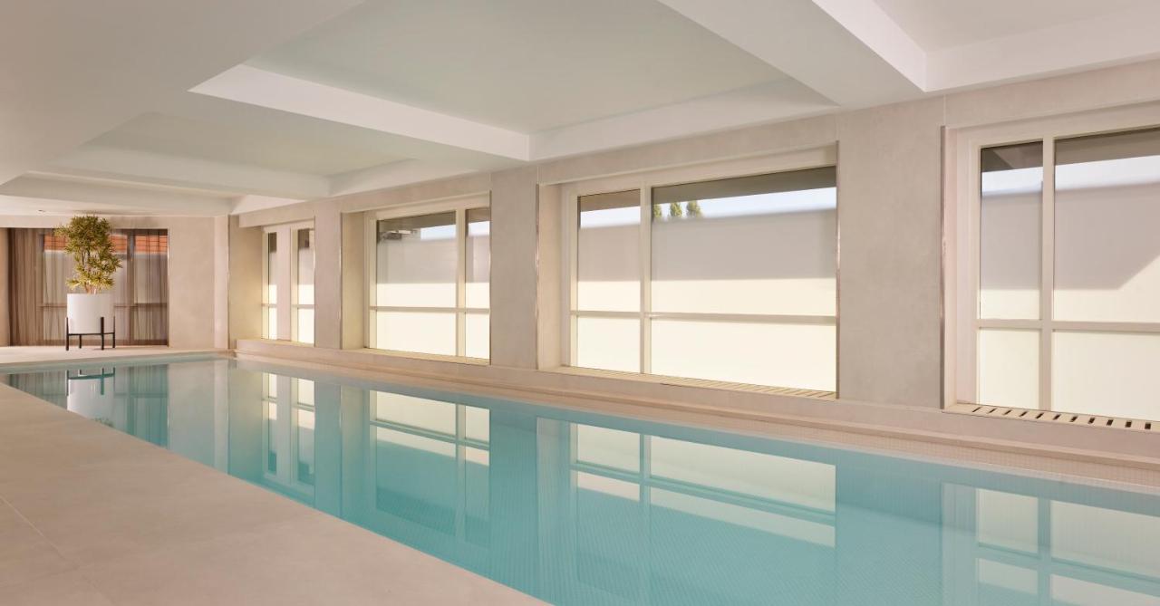 Plaza On The River 런던 외부 사진 Roller blinds