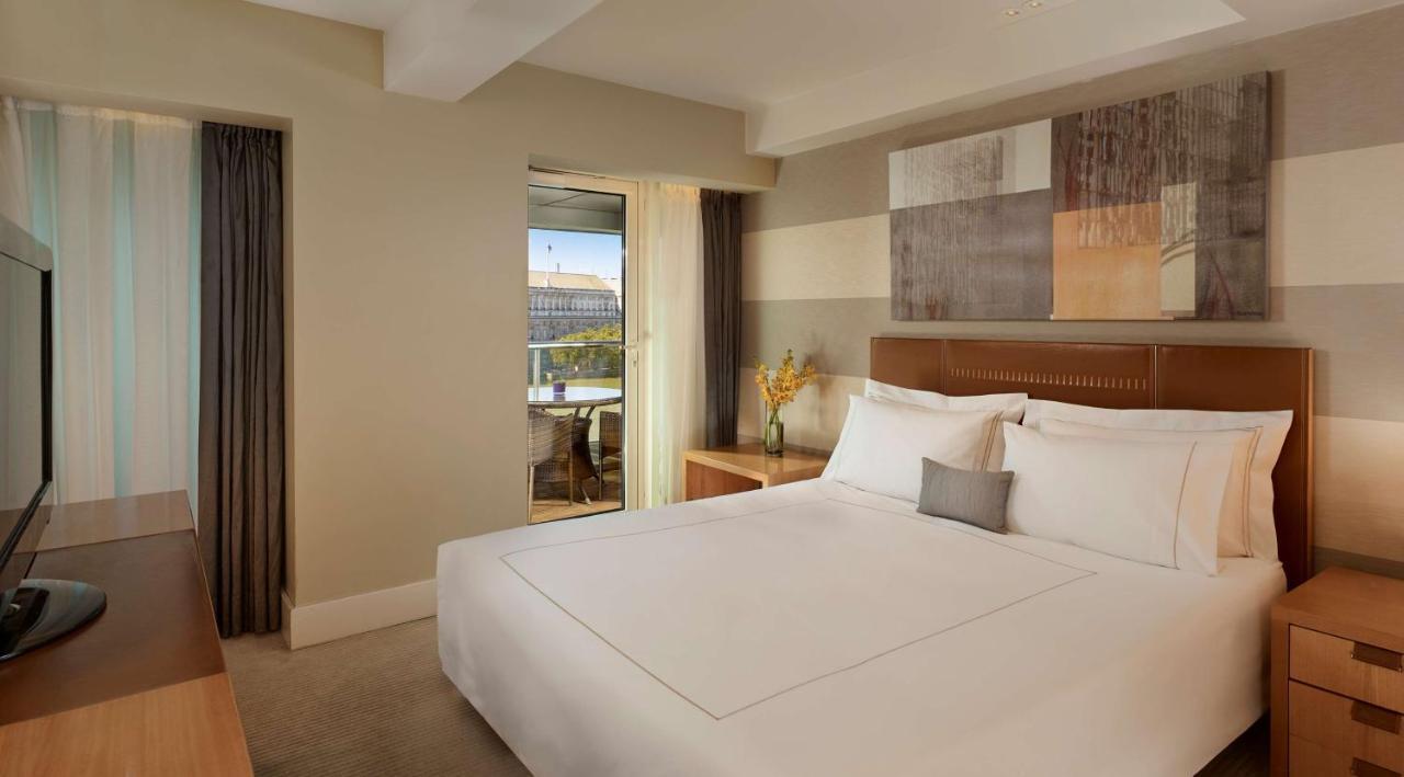 Plaza On The River 런던 외부 사진 A bedroom at the hotel