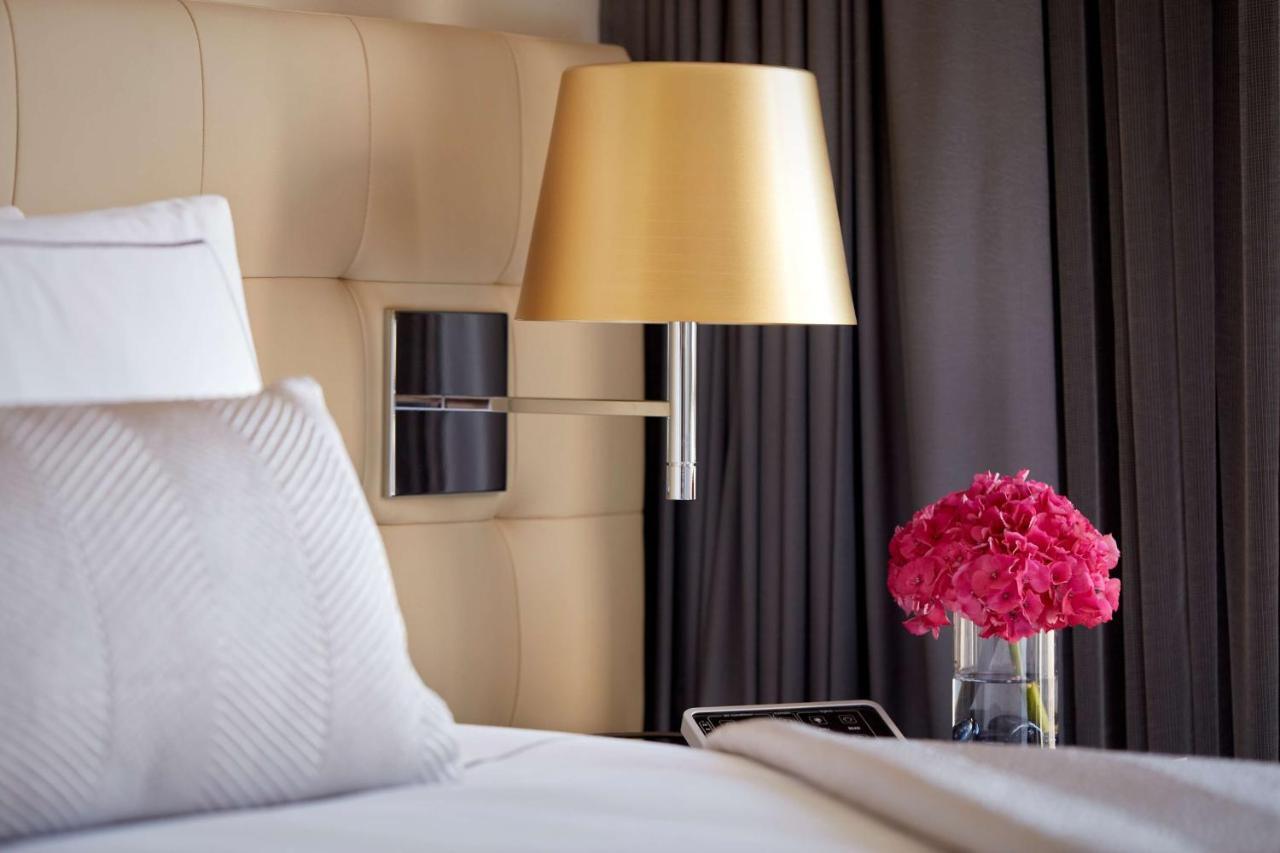 Plaza On The River 런던 외부 사진 A room at the Mandarin Oriental, Munich
