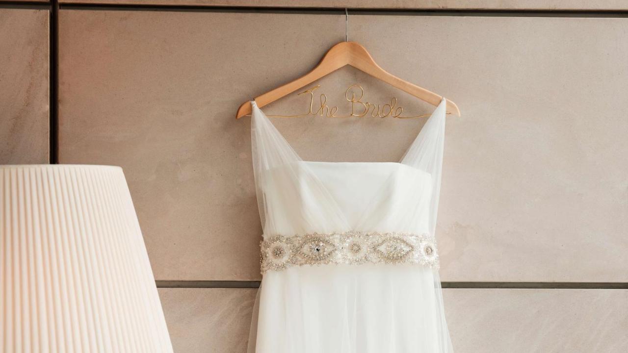 Plaza On The River 런던 외부 사진 A wedding dress