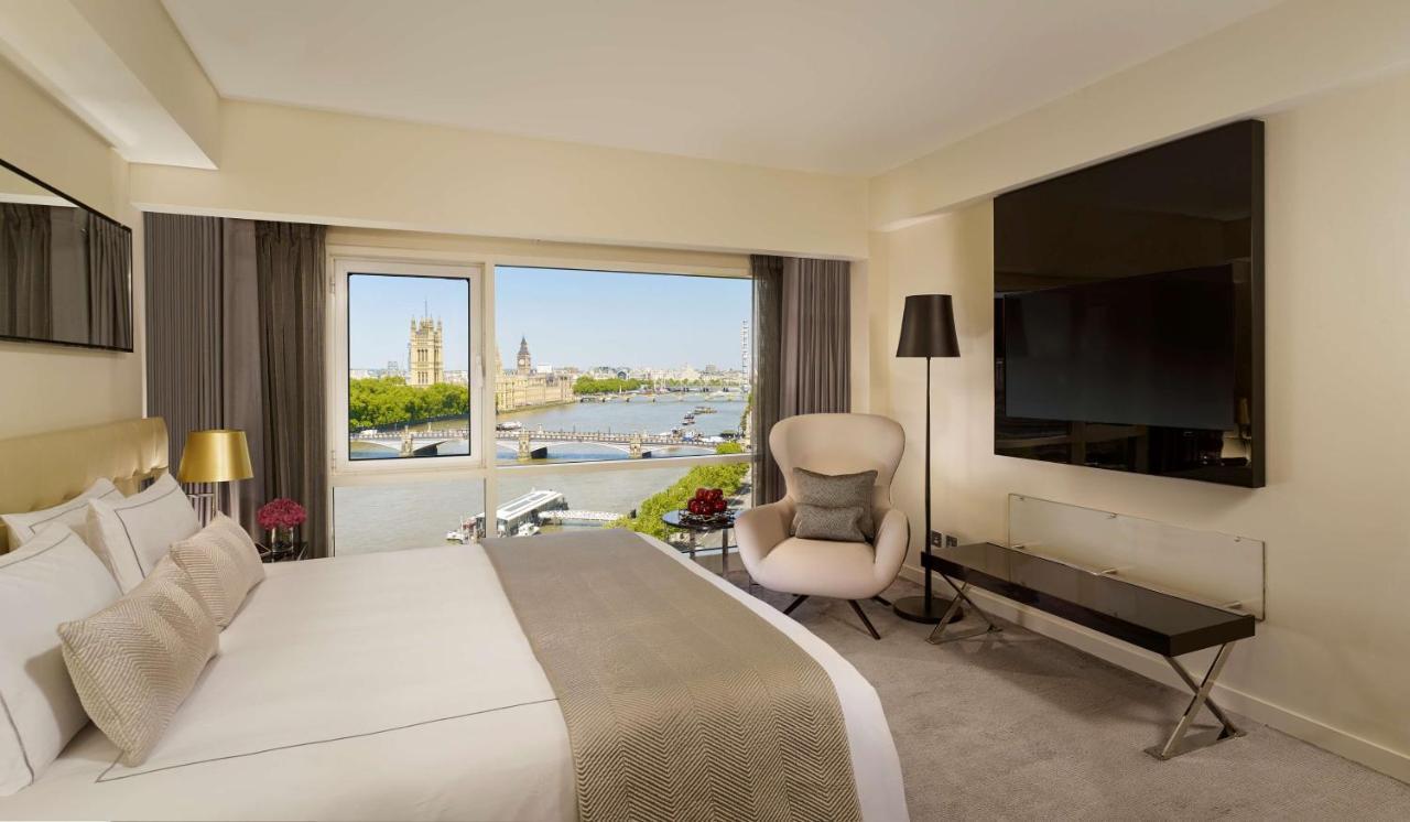 Plaza On The River 런던 외부 사진 A bedroom at the hotel