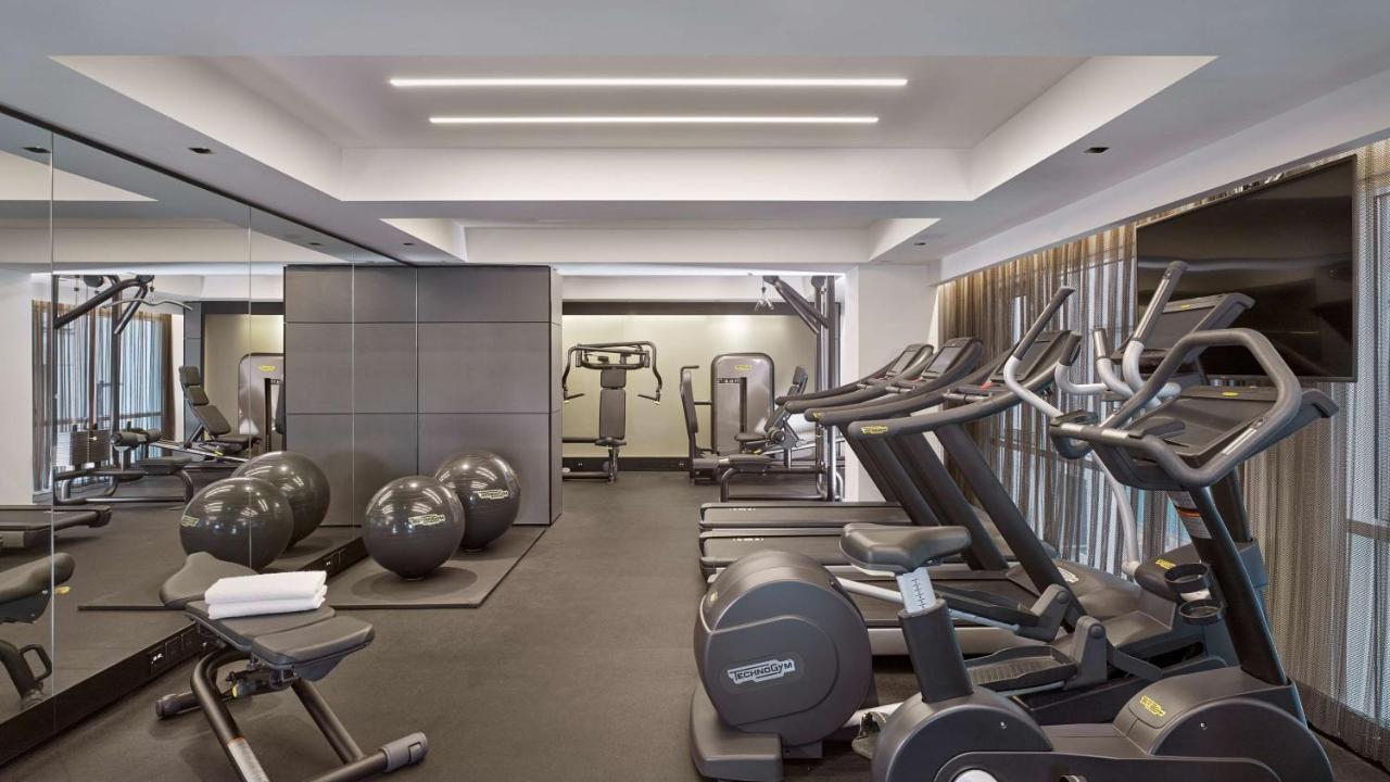 Plaza On The River 런던 외부 사진 The gym at The Standard East Village